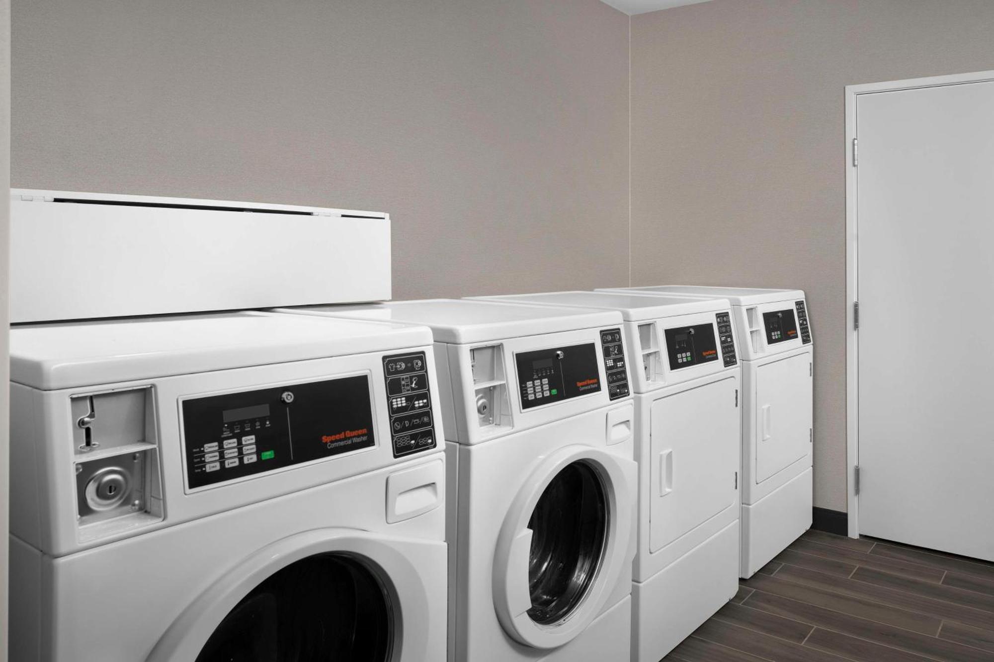 Home2 Suites By Hilton ポキプシー エクステリア 写真